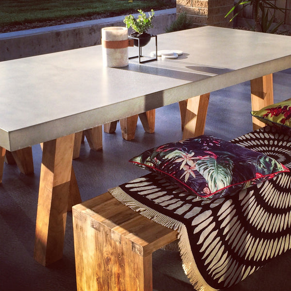 AT HOME | The Obi table outdoors
